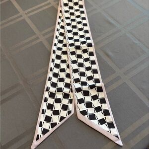Black and White Geometric Patterned Scarf NWT